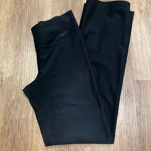 Nike Dri Fit Black Pants Women’s M Athletic Activewear Stretch Straight Leg